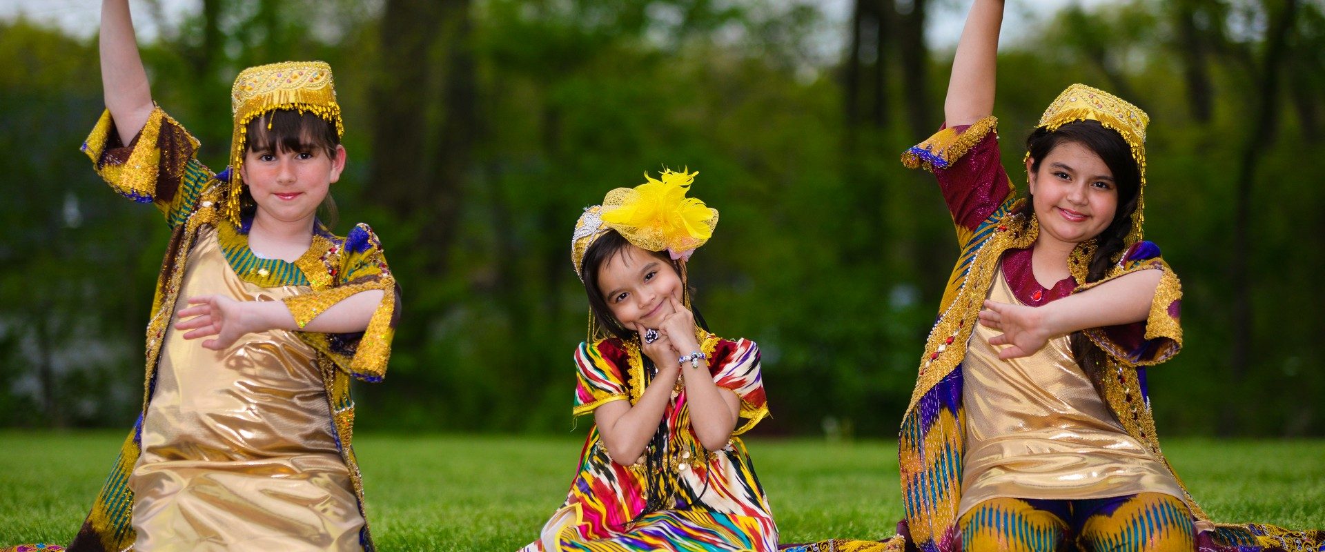 Узбекский ала. Болалар Миллий. Дети и Навруз в Узбекистане. Дети в национальных костюмах. Узбекская Национальная одежда для детей.